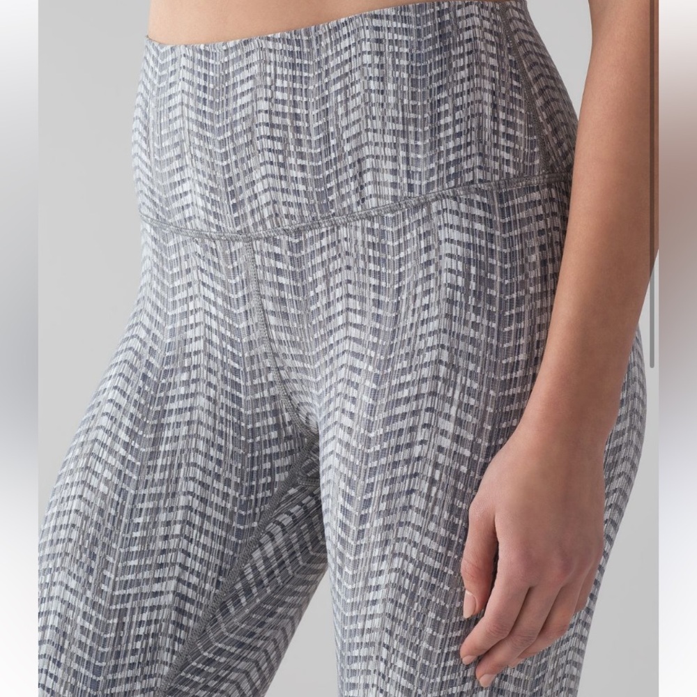 Lululemon Wunder Under Luon Arrow Jacquard Battleship Silver Spoon